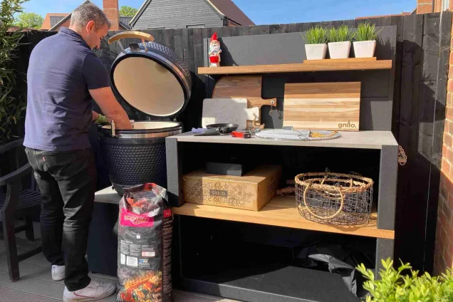 Outdoor kitchen in Winchester, Hampshire with gusto lid opena
