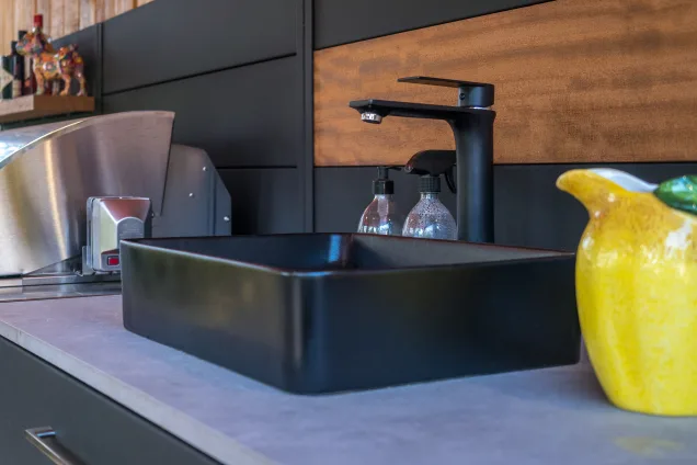 grillo tarn sink in outdoor kitchen project in tiddington stratford upon avon