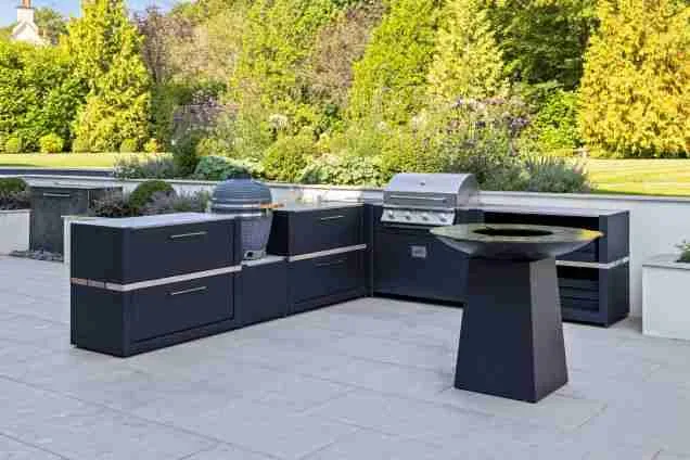 outdoor kitchen in ashtead surrey on patio with chefs anvil