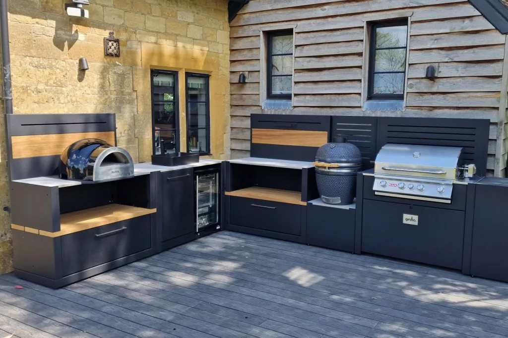 outdoor kitchen with gusto, bull gas bbq, pizza oven and storage units
