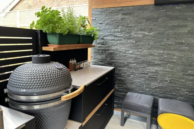 Outdoor kitchen in Berkhamsted with Gusto bbq