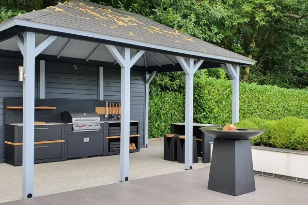 outdoor kitchen with bar seating, gas and hotplate bbqs