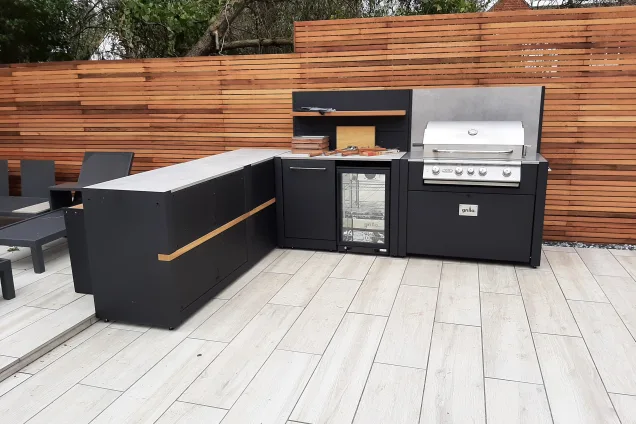 contemporary outdoor kitchen with cedar wood fencing