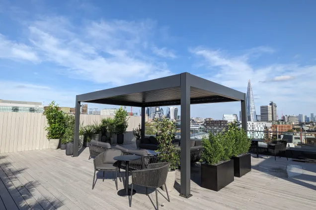 Outdoor kitchen in Blackfriars, London under pergola on roof terrace