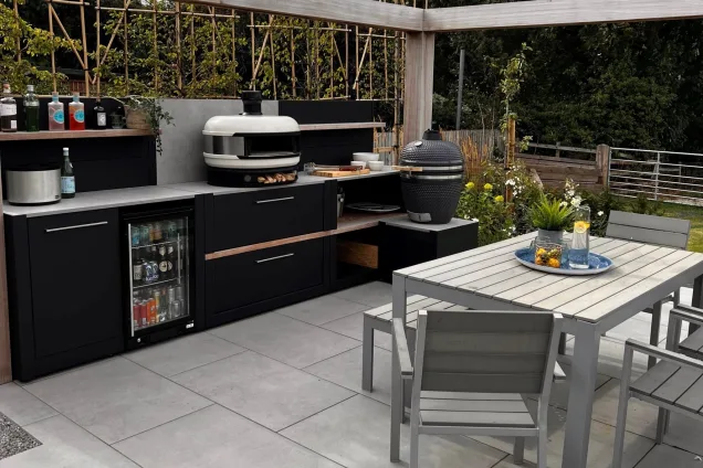 Outdoor kitchen in Cadeby, Leicester