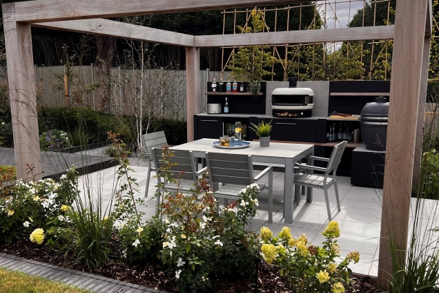 Outdoor kitchen in Cadeby, Leicester