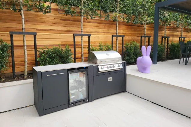 Outdoor kitchen in Cambridge with Bull bbq