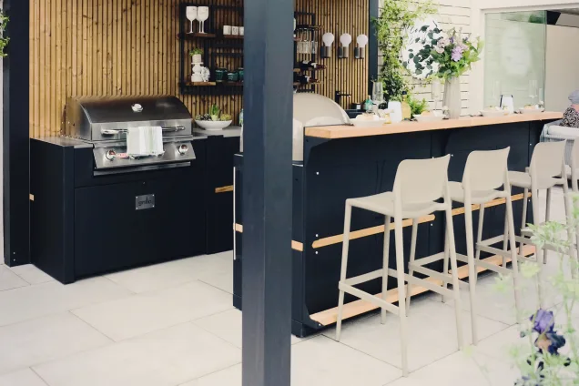 Outdoor kitchen in Chelsea flower show with bull bbq and bar cabinet