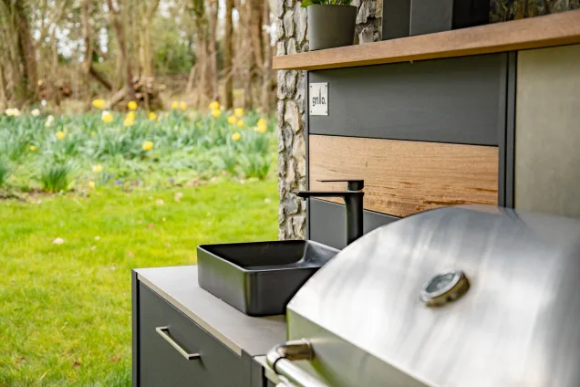 Grand designs house garden bull bbq and tarn sink