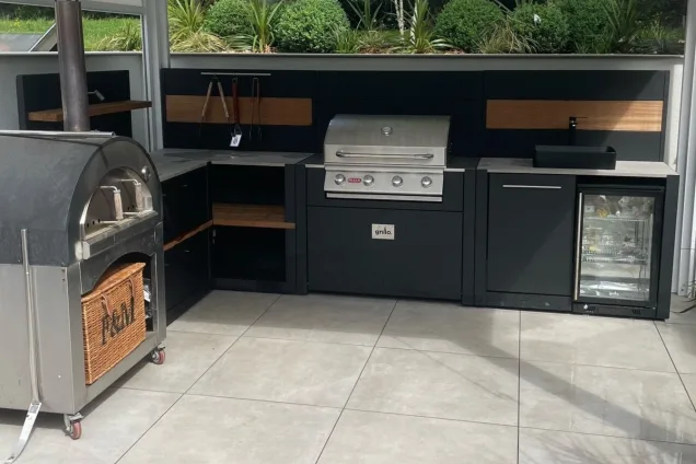 Outdoor Kitchen in Northampton with large pizza oven and Bull Gas BBQ