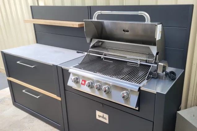 outdoor kitchen with Bull Angus gas grill in Oatlands, Sydney
