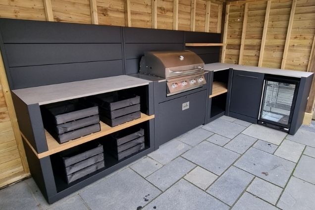Outdoor kitchen in nottingham with bull bbq