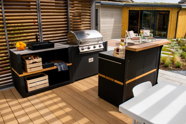 Outdoor kitchen in Fife with gas bbq and bar cabinet and sink