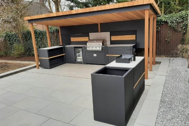 planter and tarn sink in outdoor kitchen in Longstanton, Cambridge