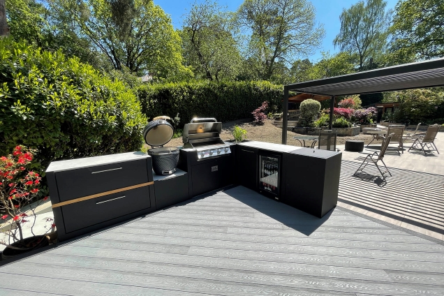 Outdoor kitchen in Hampshire with gas and charcoal bbqs and fridge
