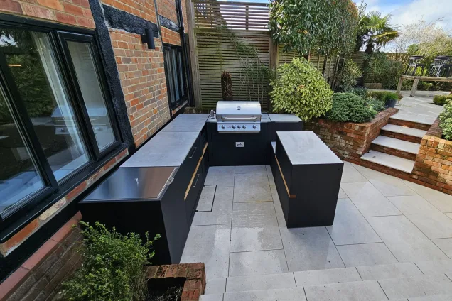 Outdoor kitchen in Berkshire with gas bbq and drinks station