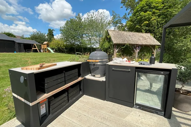 outdoor kitchen in Kelvedon with gusto bbq and fridge
