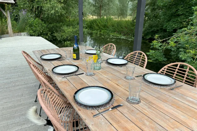 outdoor kitchen in Kelvedon with outdoor eating area on decking