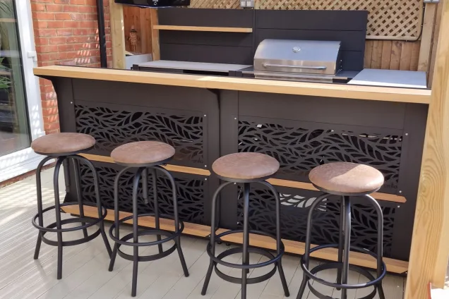 Outdoor kitchen in Kempston with stools