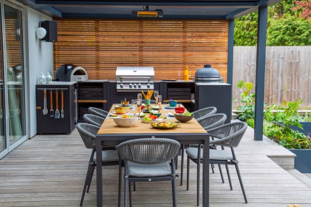 Outdoor kitchen in Colchester with pizza oven