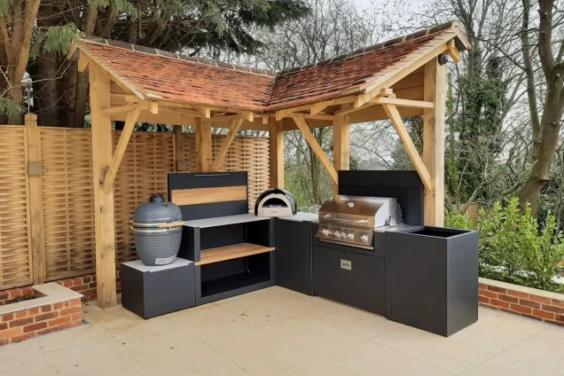 L-shaped outdoor kitchen under roof in Warley, Brentwood