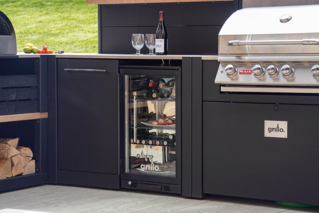 outdoor kitchen with drinks fridge and bull gas grill station on decking