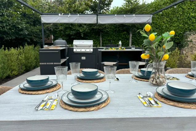 grillo kitchen with table in front