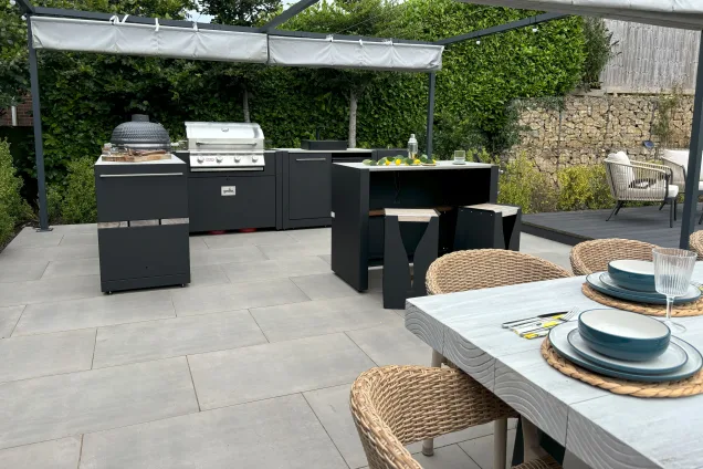 Grillo kitchen on paito under pergola in garden