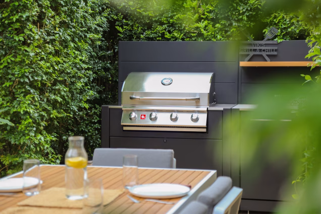 Outdoor kitchen with bull bbq, storage cabinet and outdoor table and chairs