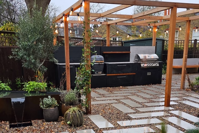 Outdoor kitchen in Dulwich with water feature