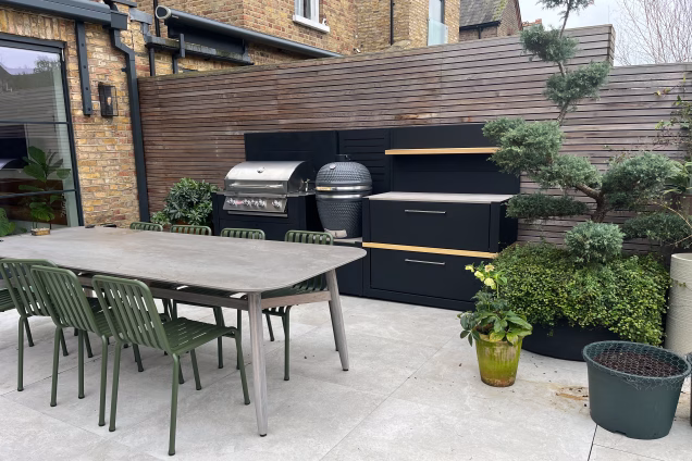 Outdoor kitchen in hammersmith on patio with outdoor table and chairs