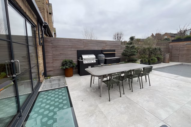 Outdoor kitchen in hammersmith on patio