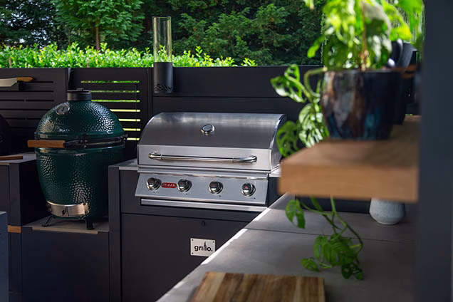 green egg next to bull bbq in grillo outdoor kitchen