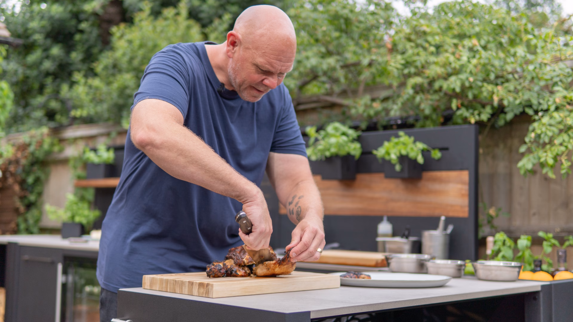 Tom Kerridge cutting bbq'd chicken on Grillo kitchen worktop