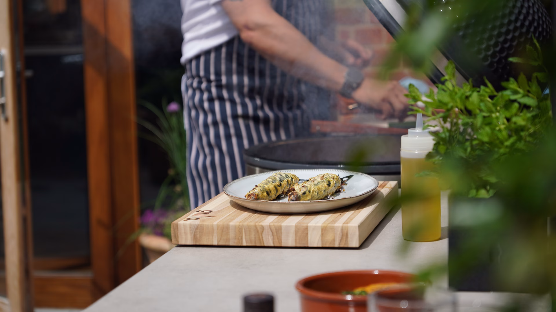 tom cooking fish on gusto