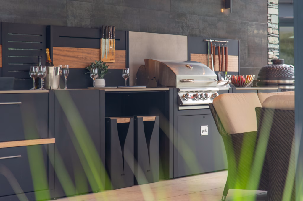 Grillo outdoor kitchen with bull gas grill station and seating