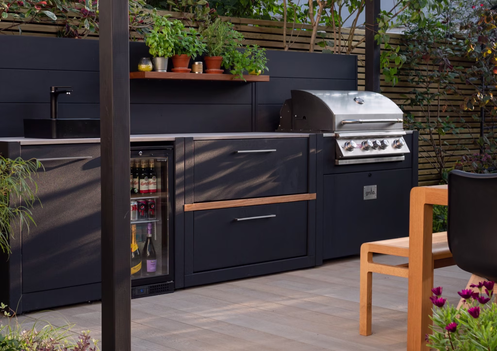 A beautiful outdoor kitchen on a sunny evening in Lewisham, London